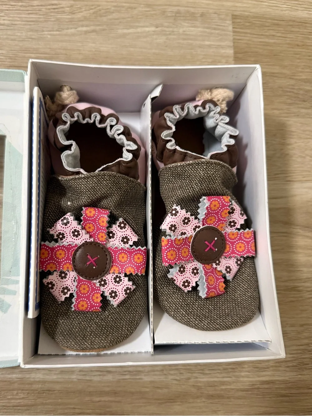 Robeez Soft Soles Organic Scrap Book Brown with Pastel Accent Shoes Sz 10.5-11.5